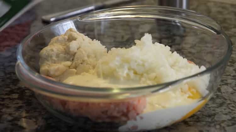 For the preparation of minced chicken cutlets, add cream