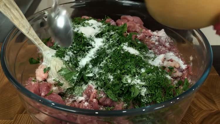 Combine the ingredients for the preparation of cutlets