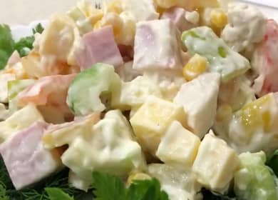 Délicieuse salade au poulet à l'ananas et au maïs - absolument facile