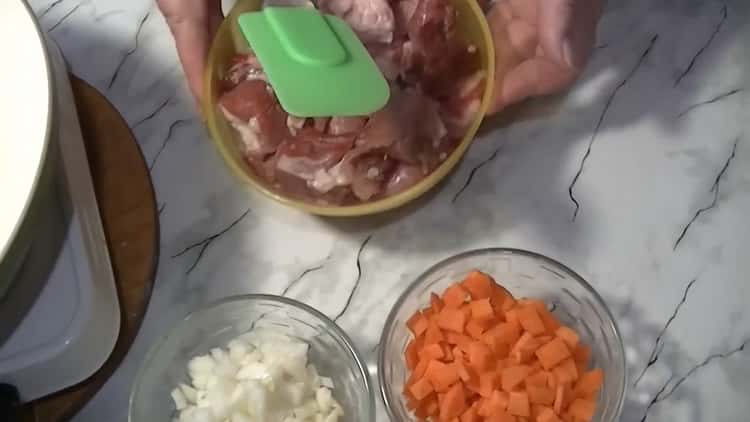 Korak po korak recept za svinjetinu kharcho juhu sa fotografijom