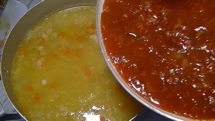 Prema receptu za pravljenje kharcho juhe, dodajte tijesto u tavu