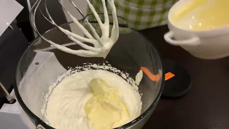 To make a tortoise cake with sour cream, melt the butter