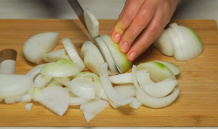 To cook a vegetable stew with meat, chop onions