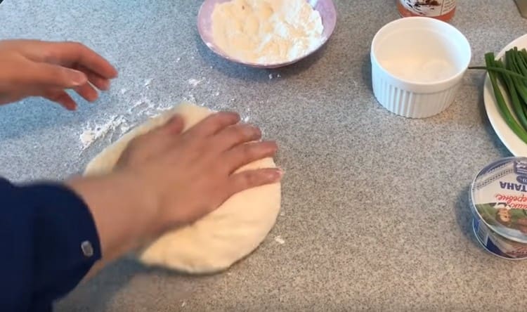 Knead the dough thoroughly so that it does not stick to your hands.