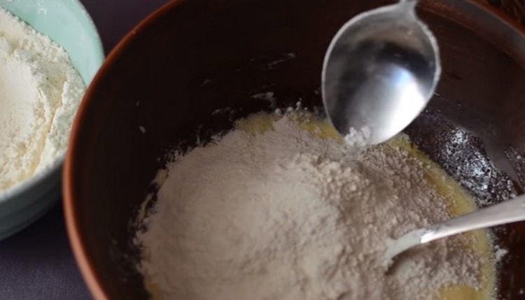 Gradually introduce flour into the oil mass.