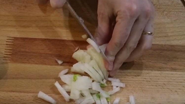 Finely chop the onion.