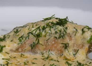 Baked pink salmon in sour cream - a simple recipe