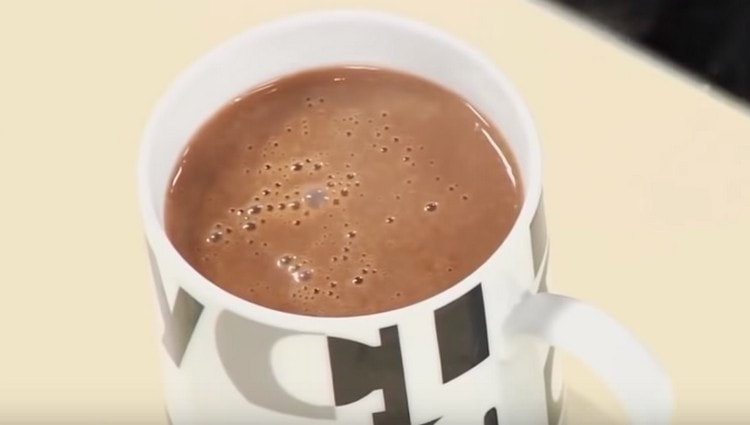 Try this recipe and make yourself delicious hot chocolate at home.