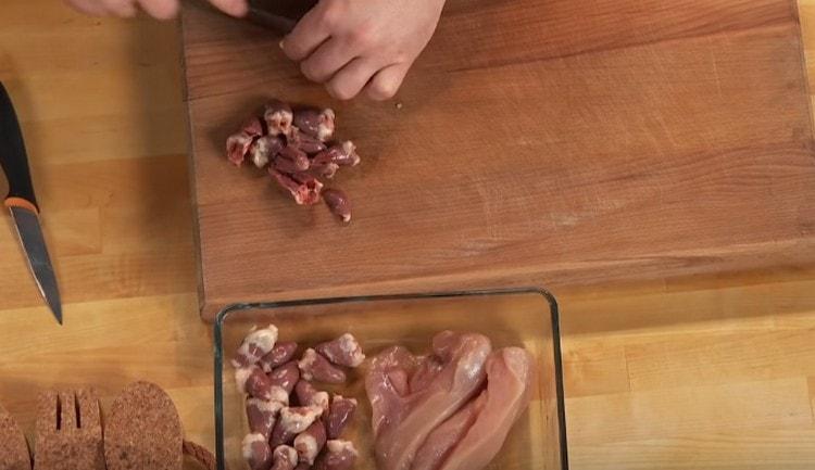 Dans cette recette, nous utilisons également des cœurs de poulet.