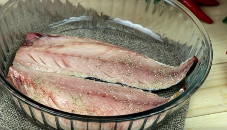 Sprinkle seasoning with fish fillet.