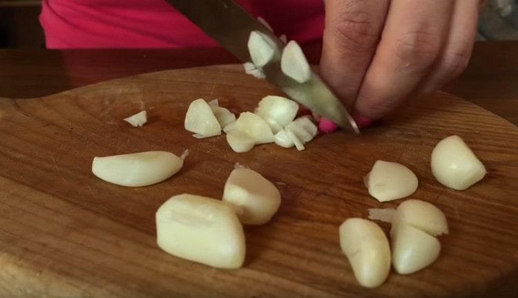Garlic is also chopped quite coarsely.