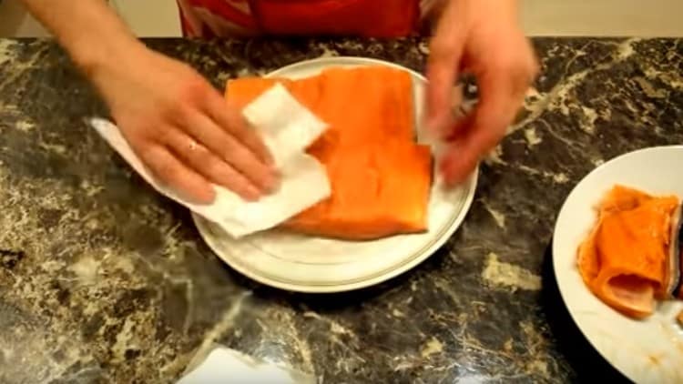We wash and blot the fish with paper towels.