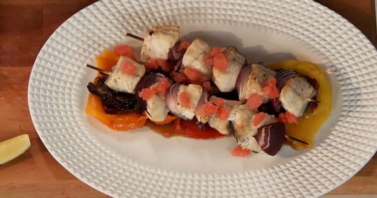 Oven baked kebab recipe with onion confiture, baked in the oven