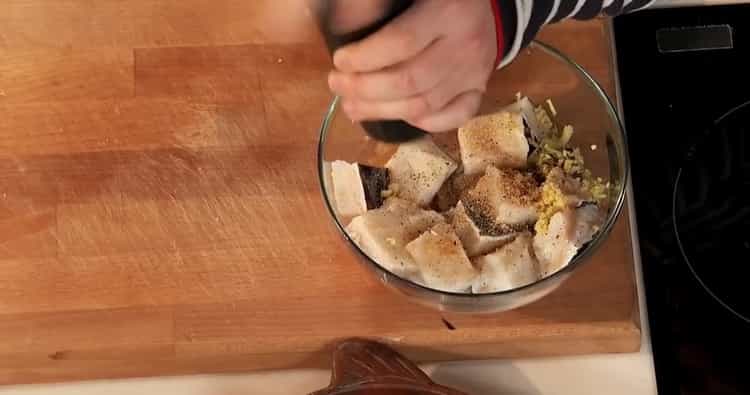 Para preparar bagre en el horno, prepare los ingredientes.