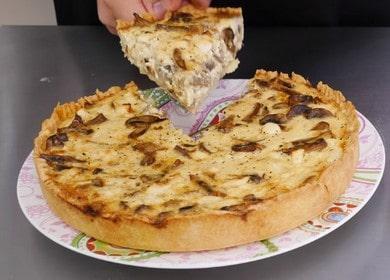 We prepare a fragrant quiche with chicken and mushrooms according to the recipe with step by step photos.