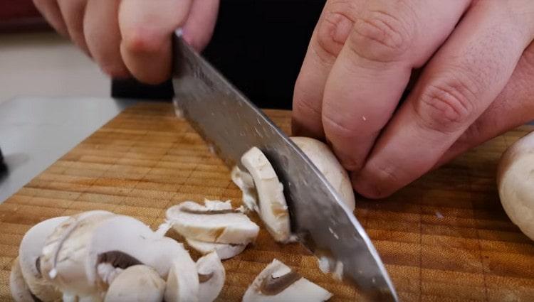 We cut champignons into thin slices.