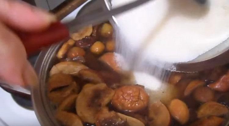 Add sugar to boiling compote.