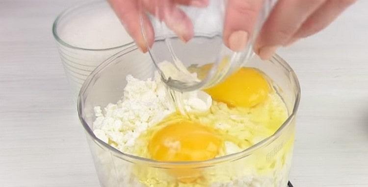 We spread the cottage cheese in a blender and knock out two eggs for it.