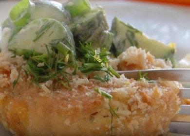 Recipe for juicy pink salmon cutlets baked in sour cream sauce