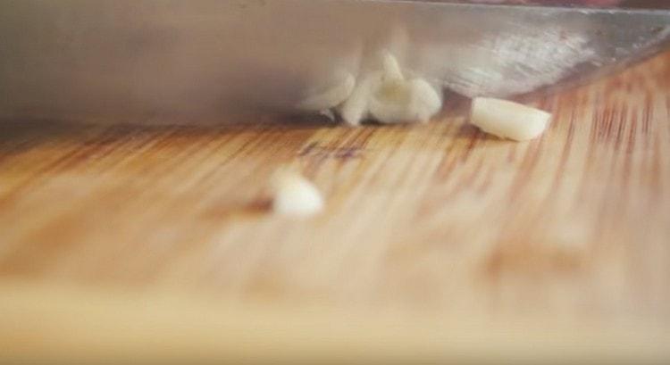 Peel and chop the garlic.