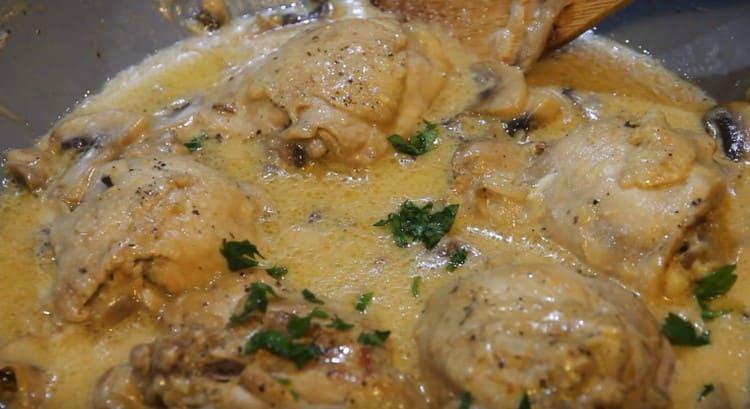 Chicken with mushrooms in sour cream sauce is very aromatic.
