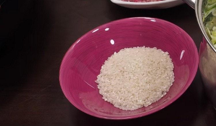 El arroz primero debe lavarse.