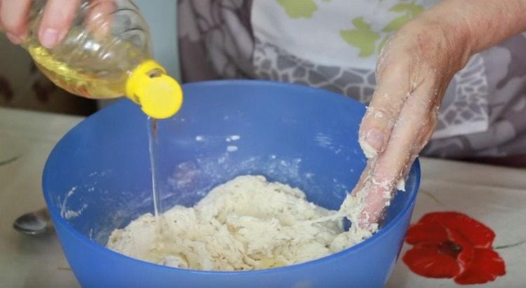 In the process of kneading the dough, add a little vegetable oil to it.