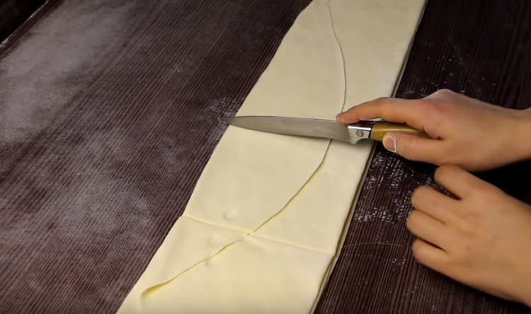 The resulting layer of dough is cut into identical squares.