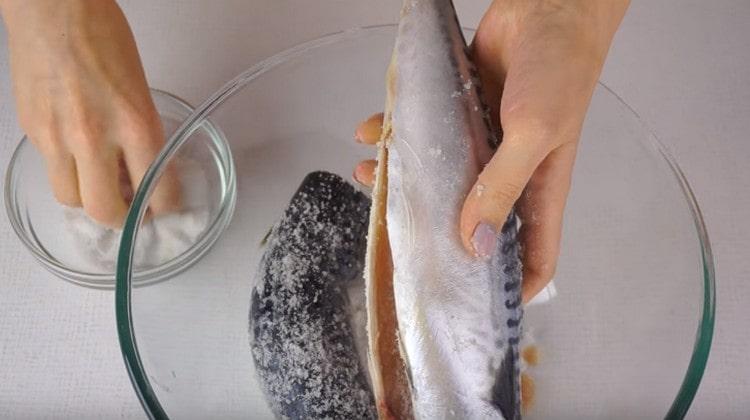 Rub the carcasses of mackerel with salt and leave to marinate.