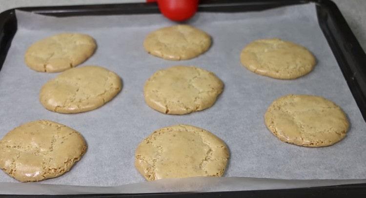 Dichas galletas se hornean durante 20-25 minutos.