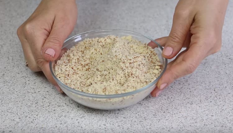 Grind the almonds in a blender and coffee grinder to a state of fine crumbs.