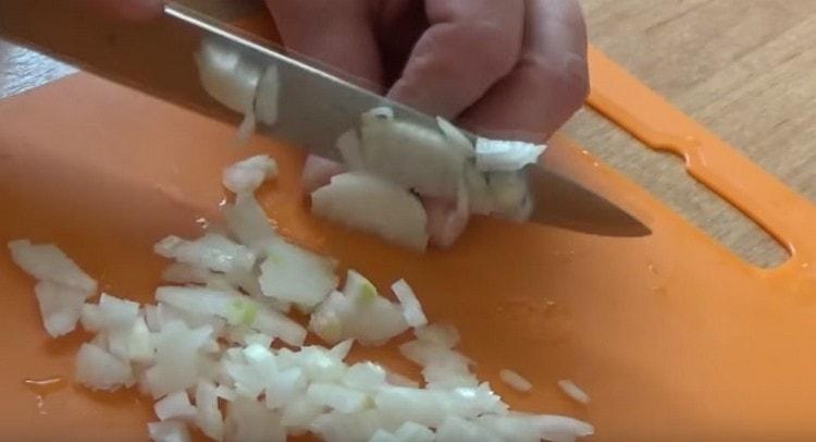 Finely chop the onion.