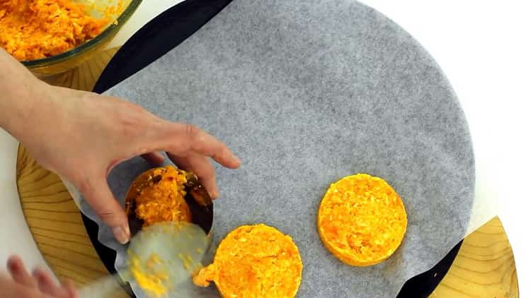 To prepare carrot cutlets, prepare a mold