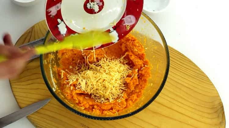 To mix carrot cutlets, mix the ingredients