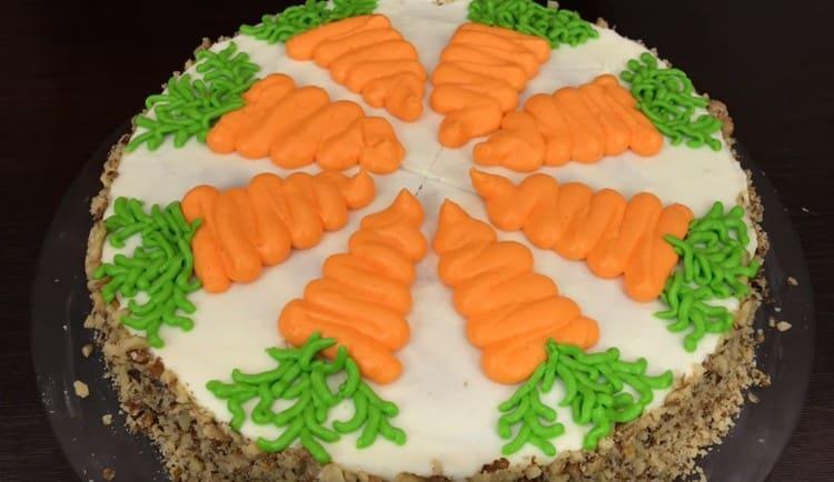 As you can see, even an ordinary carrot cake with sour cream can be very interesting to decorate.