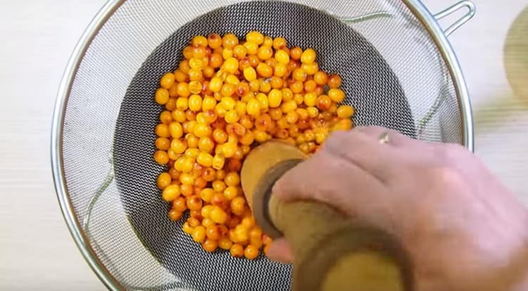 Grind the berries through a sieve.