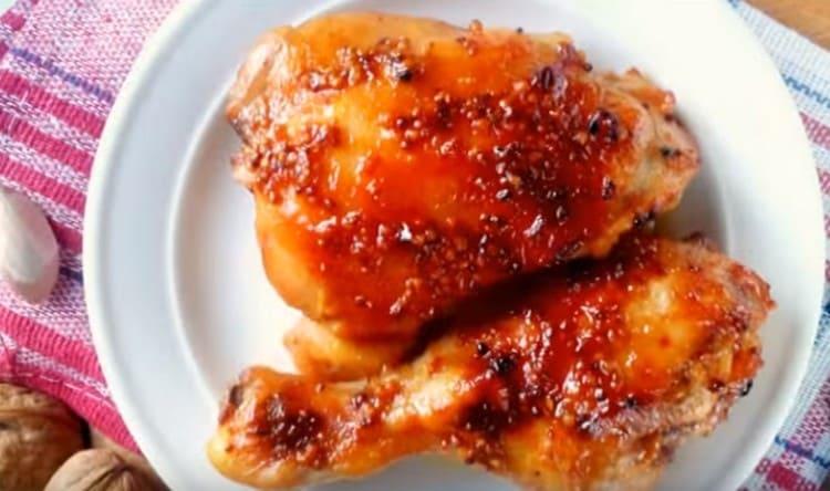 This way you can easily cook chicken legs in the oven with a crispy crust.