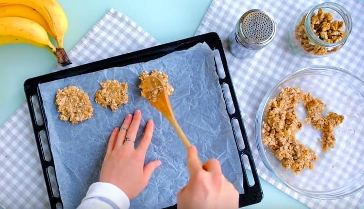 Spread the oatmeal on a baking sheet with a spoon and level it out a little.