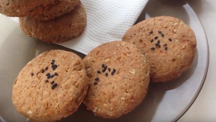 Como puede ver, las galletas de avena sin azúcar también se pueden hacer sabrosas y aromáticas.