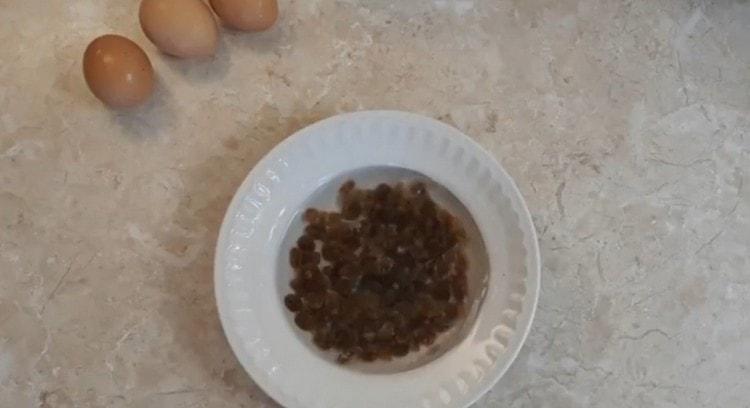 Pre-pour raisins with boiling water.