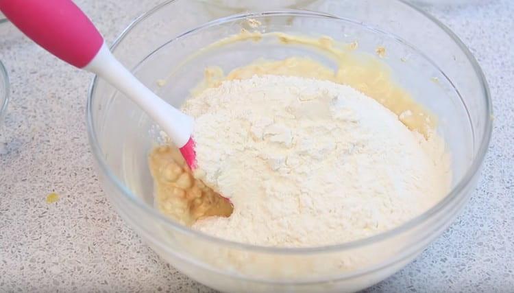 The last we put flour with soda into the dough.