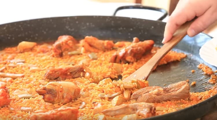 Try to cook classic chicken paella according to our recipe.
