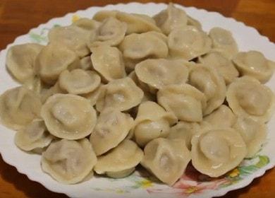 Nous cuisinons des raviolis dans la mijoteuse Redmond: une recette avec une photo.