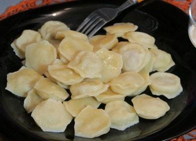 Cocinar tiernas albóndigas de pavo según la receta con una foto.