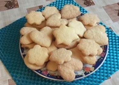 Homemade shortbread cookies are very tasty and simple.