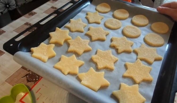 We lay out the blanks on a baking sheet covered with parchment, and send it to bake in the oven.