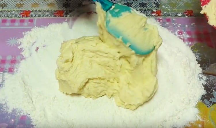 We spread the dough directly into the flour.