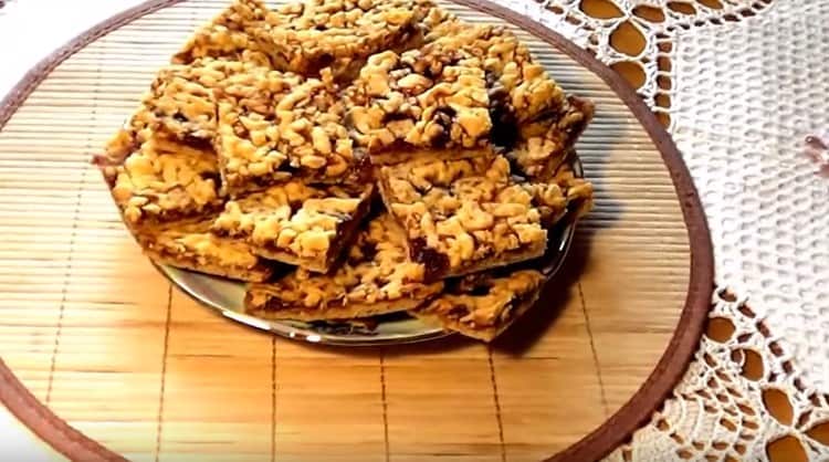 cut the pie, and we get a wonderful shortbread cookie with jam and crumbs.