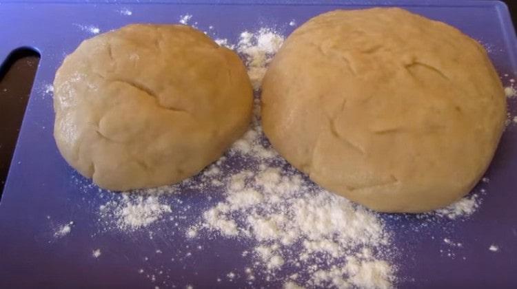 Knead the dough. divide it into two parts and send it to the refrigerator.