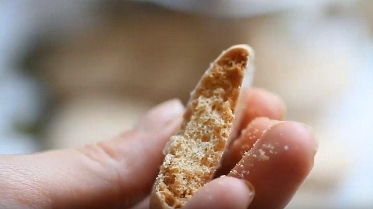 Les biscuits de Leningradskoye rappellent le goût du gâteau pour le gâteau de Kiev.